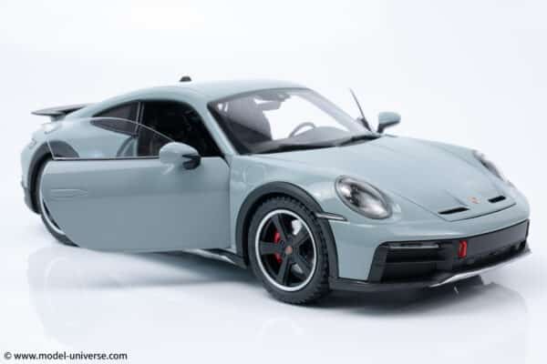Minichamps - 1:18 Porsche 911 Dakar Green Metallic 2022 - Diecast Model