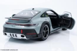 Minichamps - 1:18 Porsche 911 Dakar Green Metallic 2022 - Diecast Model