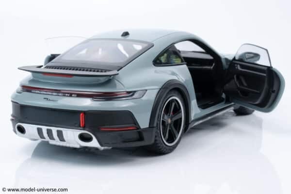 Minichamps - 1:18 Porsche 911 Dakar Green Metallic 2022 - Diecast Model