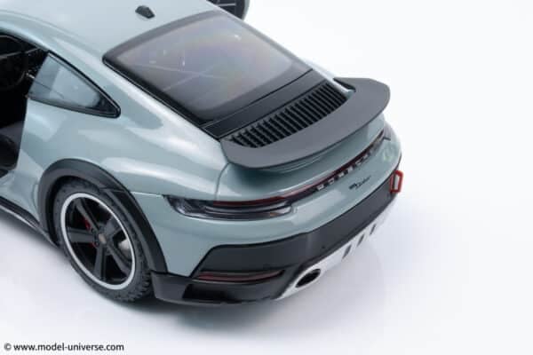 Minichamps - 1:18 Porsche 911 Dakar Green Metallic 2022 - Diecast Model
