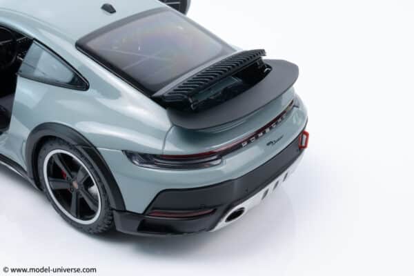 Minichamps - 1:18 Porsche 911 Dakar Green Metallic 2022 - Diecast Model