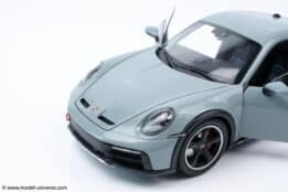 Minichamps - 1:18 Porsche 911 Dakar Green Metallic 2022 - Diecast Model