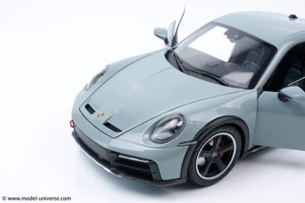 Minichamps - 1:18 Porsche 911 Dakar Green Metallic 2022 - Diecast Model