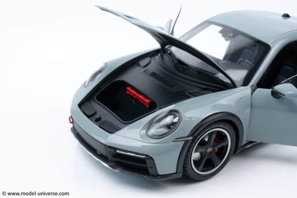 Minichamps - 1:18 Porsche 911 Dakar Green Metallic 2022 - Diecast Model