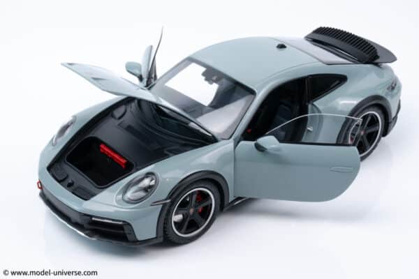 Minichamps - 1:18 Porsche 911 Dakar Green Metallic 2022 - Diecast Model