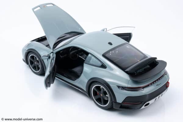 Minichamps - 1:18 Porsche 911 Dakar Green Metallic 2022 - Diecast Model
