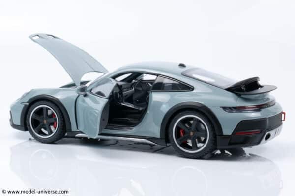 Minichamps - 1:18 Porsche 911 Dakar Green Metallic 2022 - Diecast Model