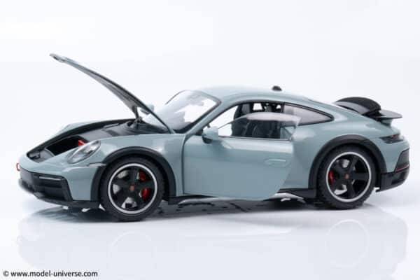 Minichamps - 1:18 Porsche 911 Dakar Green Metallic 2022 - Diecast Model