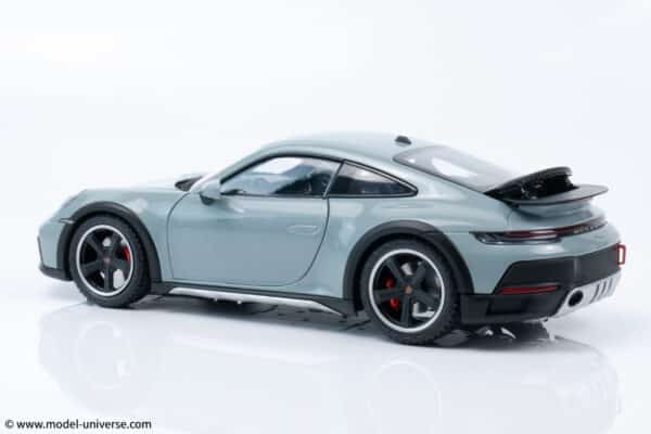 Minichamps - 1:18 Porsche 911 Dakar Green Metallic 2022 - Diecast Model