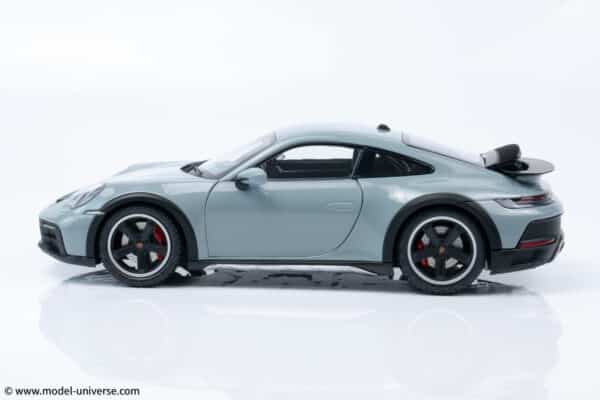 Minichamps - 1:18 Porsche 911 Dakar Green Metallic 2022 - Diecast Model