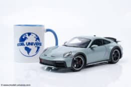 Minichamps - 1:18 Porsche 911 Dakar Green Metallic 2022 - Diecast Model