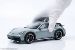 Minichamps - 1:18 Porsche 911 Dakar Green Metallic 2022 - Diecast Model