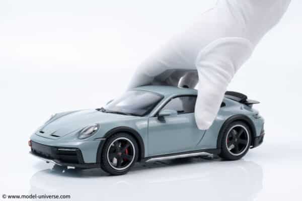 Minichamps - 1:18 Porsche 911 Dakar Green Metallic 2022 - Diecast Model