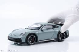 Minichamps - 1:18 Porsche 911 Dakar Green Metallic 2022 - Diecast Model