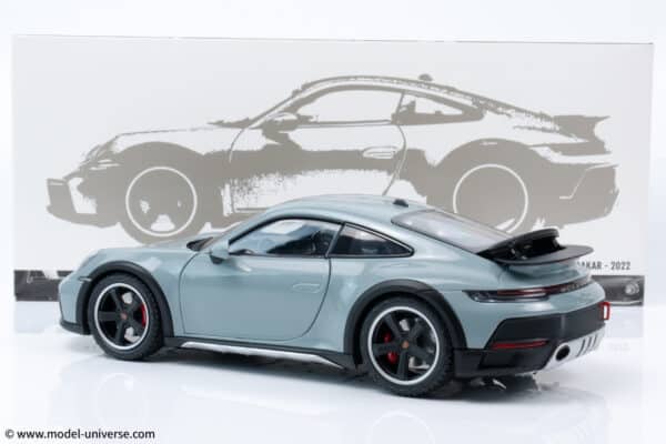 Minichamps - 1:18 Porsche 911 Dakar Green Metallic 2022 - Diecast Model