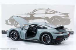 Minichamps - 1:18 Porsche 911 Dakar Green Metallic 2022 - Diecast Model