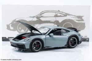 Minichamps - 1:18 Porsche 911 Dakar Green Metallic 2022 - Diecast Model