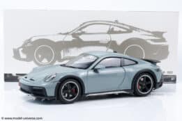 Minichamps - 1:18 Porsche 911 Dakar Green Metallic 2022 - Diecast Model