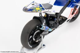 Minichamps - 1:12 Fiat Yamaha YZR-M1 No.46 Valentino Rossi World Champion MotoGP 2009 (Race Weathered Version) - Limited Edition Diecast Model