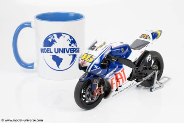 Minichamps - 1:12 Fiat Yamaha YZR-M1 No.46 Valentino Rossi World Champion MotoGP 2009 (Race Weathered Version) - Limited Edition Diecast Model