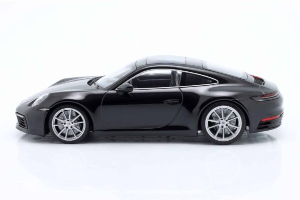 Minichamps - 1:18 Porsche 911 (992) Carrera 4S Black - Porsche Exclusive Diecast Model 7 Minichamps - 1:18 Porsche 911 (992) Carrera 4S Black - Porsche Exclusive Diecast Model