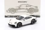 Minichamps - 1:18 Porsche 911 Dakar White 2022 - Diecast Model (Full Openings)