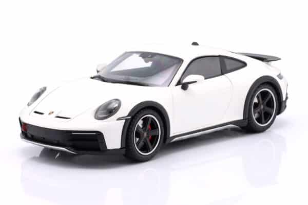 minichamps_1_18_porsche_911_992_dakar_year_2022_wh 2