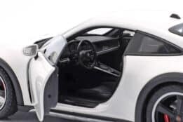 minichamps_1_18_porsche_911_992_dakar_year_2022_wh 3