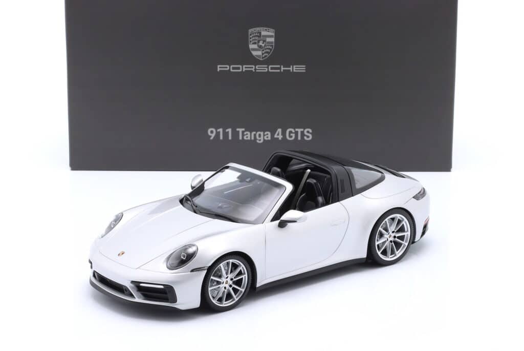Minichamps - 1:18 Porsche 911 (992) Targa 4 GTS 2021 GT