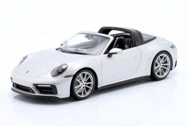 minichamps_1_18_porsche_911_992_targa_4_gts_year_2 2