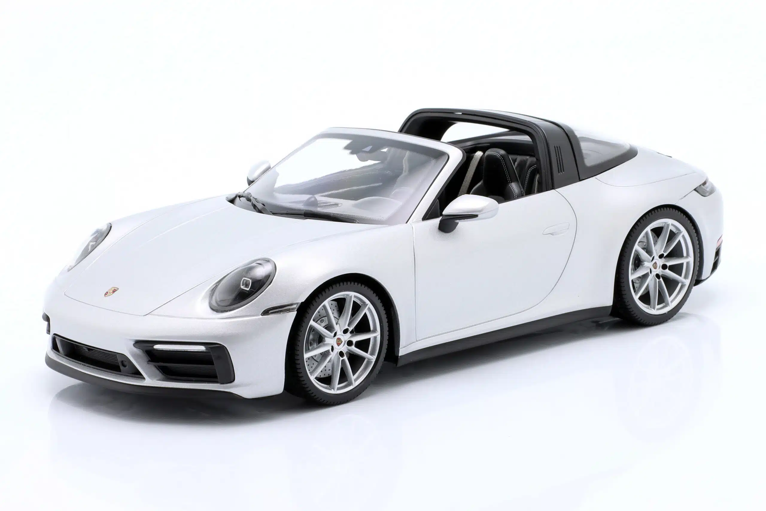 Minichamps - 1:18 Porsche 911 (992) Targa 4 GTS 2021 GT