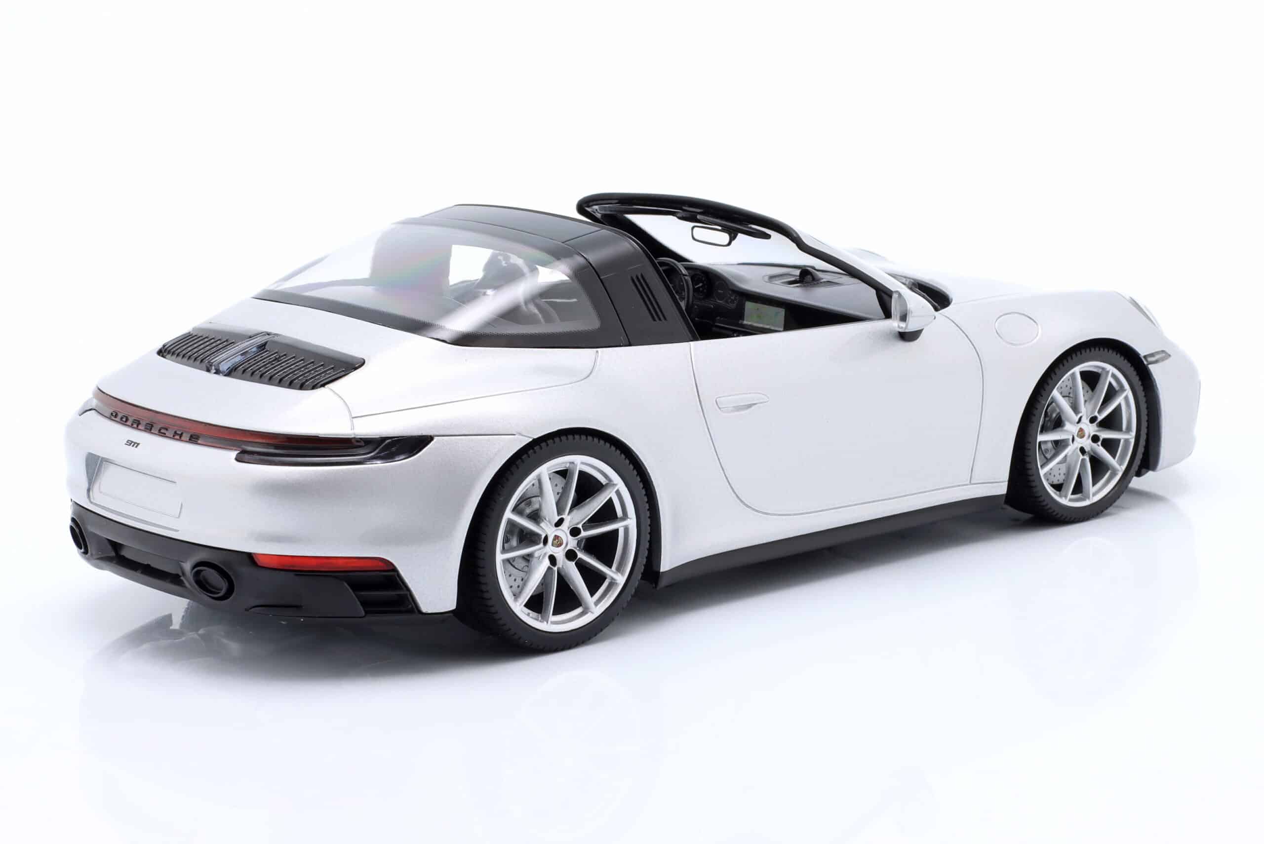Minichamps - 1:18 Porsche 911 (992) Targa 4 GTS 2021 GT