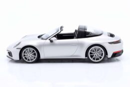 Minichamps - 1:18 Porsche 911 (992) Targa 4 GTS 2021 GT Silver Metallic - Porsche Exclusive Diecast Model