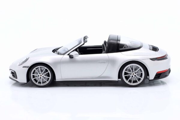 Minichamps - 1:18 Porsche 911 (992) Targa 4 GTS 2021 GT Silver Metallic - Porsche Exclusive Diecast Model 8 Minichamps - 1:18 Porsche 911 (992) Targa 4 GTS 2021 GT Silver Metallic - Porsche Exclusive Diecast Model