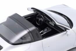 minichamps_1_18_porsche_911_992_targa_4_gts_year_2 5