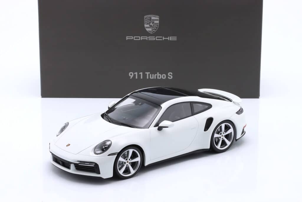 Minichamps - 1:18 Porsche 911 (992) Turbo S 2021 White