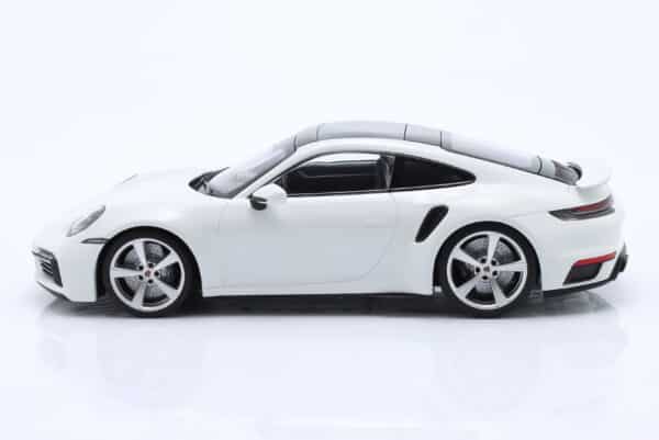 minichamps_1_18_porsche_911_992_turbo_s_year_2021_ 4