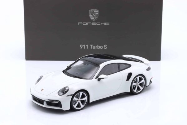 minichamps_1_18_porsche_911_992_turbo_s_year_2021_