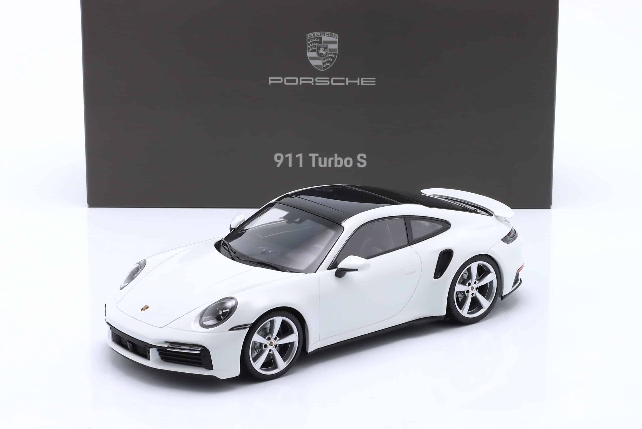 Minichamps - 1:18 Porsche 911 (992) Turbo S 2021 White