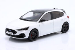 modelcargroup_1_18_ford_focus_st_year_2022_white_m