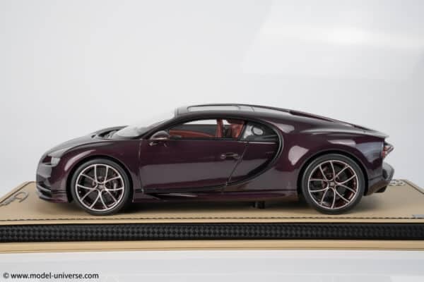 MR Collection 1:18 Bugatti Chiron Sky View Red Carbon / Black - Limited Edition Resin Model