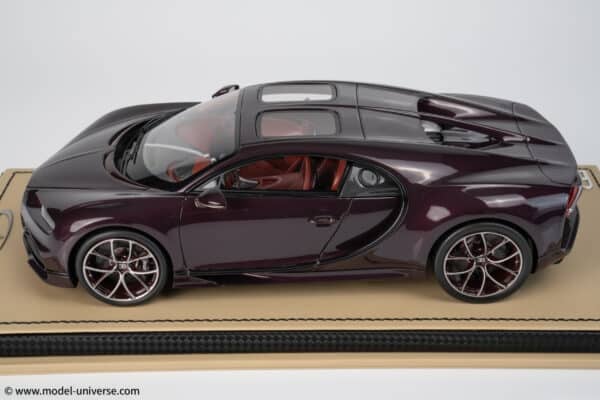 MR Collection 1:18 Bugatti Chiron Sky View Red Carbon / Black - Limited Edition Resin Model