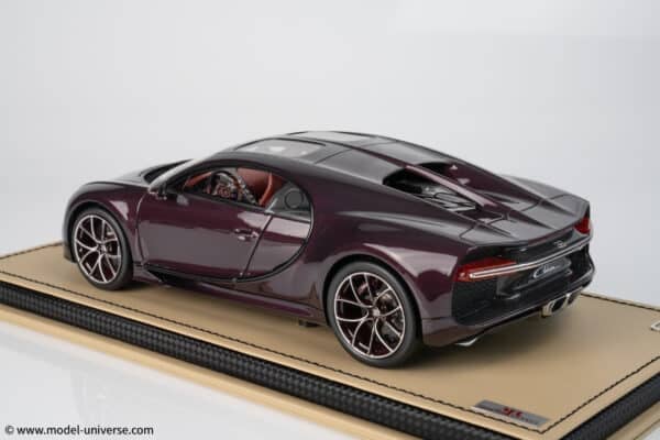 MR Collection 1:18 Bugatti Chiron Sky View Red Carbon / Black - Limited Edition Resin Model