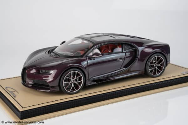 MR Collection 1:18 Bugatti Chiron Sky View Red Carbon / Black - Limited Edition Resin Model