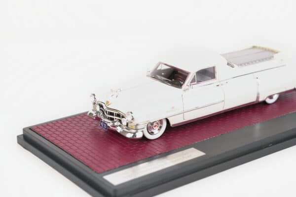 Matrix 1:43 Cadillac Professional S&S Florentine Flower Car White 1951 (MX20301-412) Limited Edition Resin Model 9 Matrix 1:43 Cadillac Professional S&S Florentine Flower Car White 1951 (MX20301-412) resin model, front three-quarter