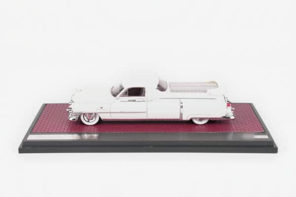 Matrix 1:43 Cadillac Professional S&S Florentine Flower Car White 1951 (MX20301-412) Limited Edition Resin Model 10 Matrix 1:43 Cadillac Professional S&S Florentine Flower Car White 1951 (MX20301-412) resin model, side view