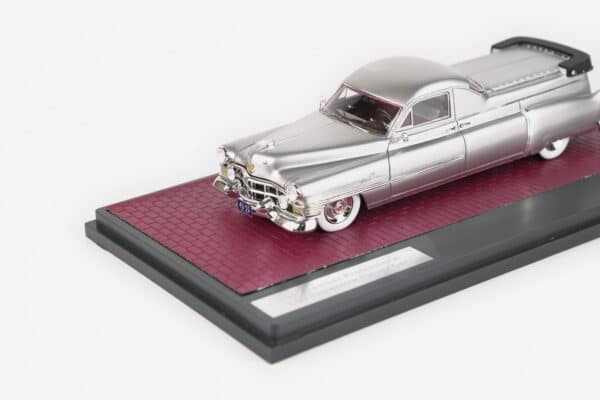 Matrix 1:43 Cadillac Professional S&S Florentine Flower Car Silver 1951 (MX20301-413) Limited Edition Resin Model 9 Matrix 1:43 Cadillac Professional S&S Florentine Flower Car Silver 1951 (MX20301-413) resin model, front three-quarter