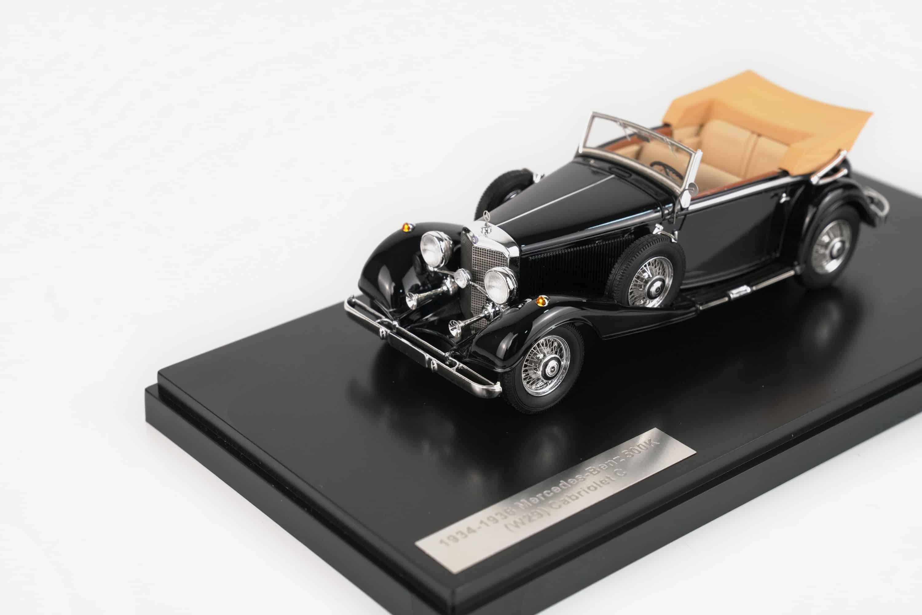 Matrix 1:43 Mercedes-Benz 500K Cabriolet C Black 1935 (MX41302-311) Limited Edition Resin Model 3 Matrix 1:43 Mercedes-Benz 500K Cabriolet C Black 1935 (MX41302-311) resin model, front three-quarter