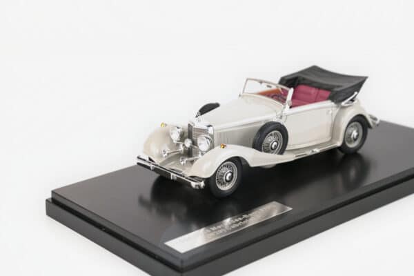 Matrix 1:43 Mercedes-Benz 500K Cabriolet C Grey 1935 (MX41302-313) Limited Edition Resin Model 9 Matrix 1:43 Mercedes-Benz 500K Cabriolet C Grey 1935 (MX41302-313) resin model, front three-quarter