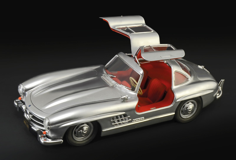 Details about   Renwal Mercedes Benz 300SL Gullwing 1:12 Scale Plastic Built Model Car Kit 